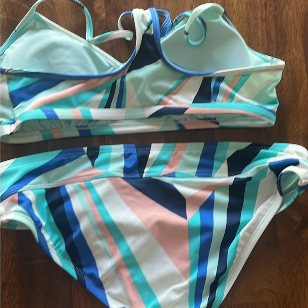 Woman’s small Carve design swimsuit